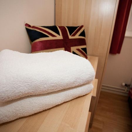 Foresters Inn Contractors Own Apartment - City Centre By Victoria Centre Shopping Centre - Your Own 7 Double Bedrooms Private Apartment With 3 Bathrooms And Snooker Room - Full Kitchen - Outdoor Parking For Cars Or Vans At Five Pounds A Day Nottingham Chambre photo