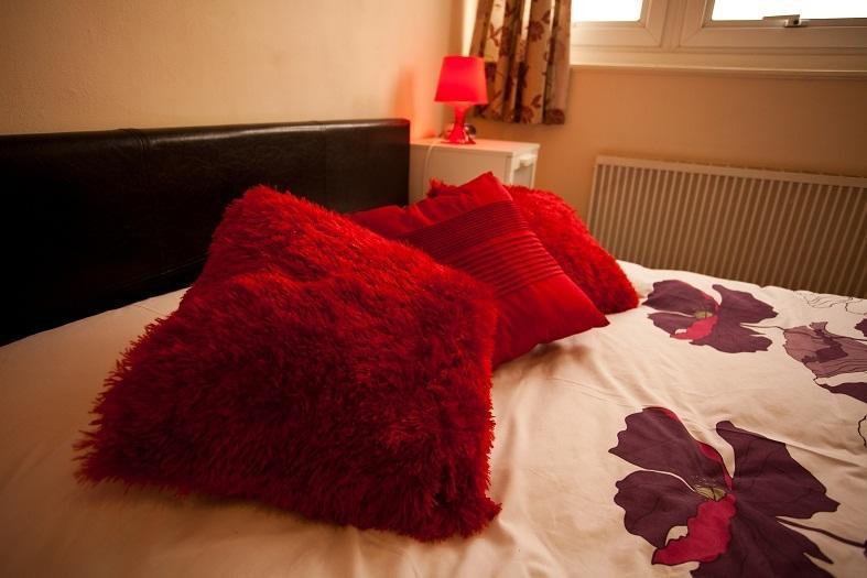 Foresters Inn Contractors Own Apartment - City Centre By Victoria Centre Shopping Centre - Your Own 7 Double Bedrooms Private Apartment With 3 Bathrooms And Snooker Room - Full Kitchen - Outdoor Parking For Cars Or Vans At Five Pounds A Day Nottingham Chambre photo