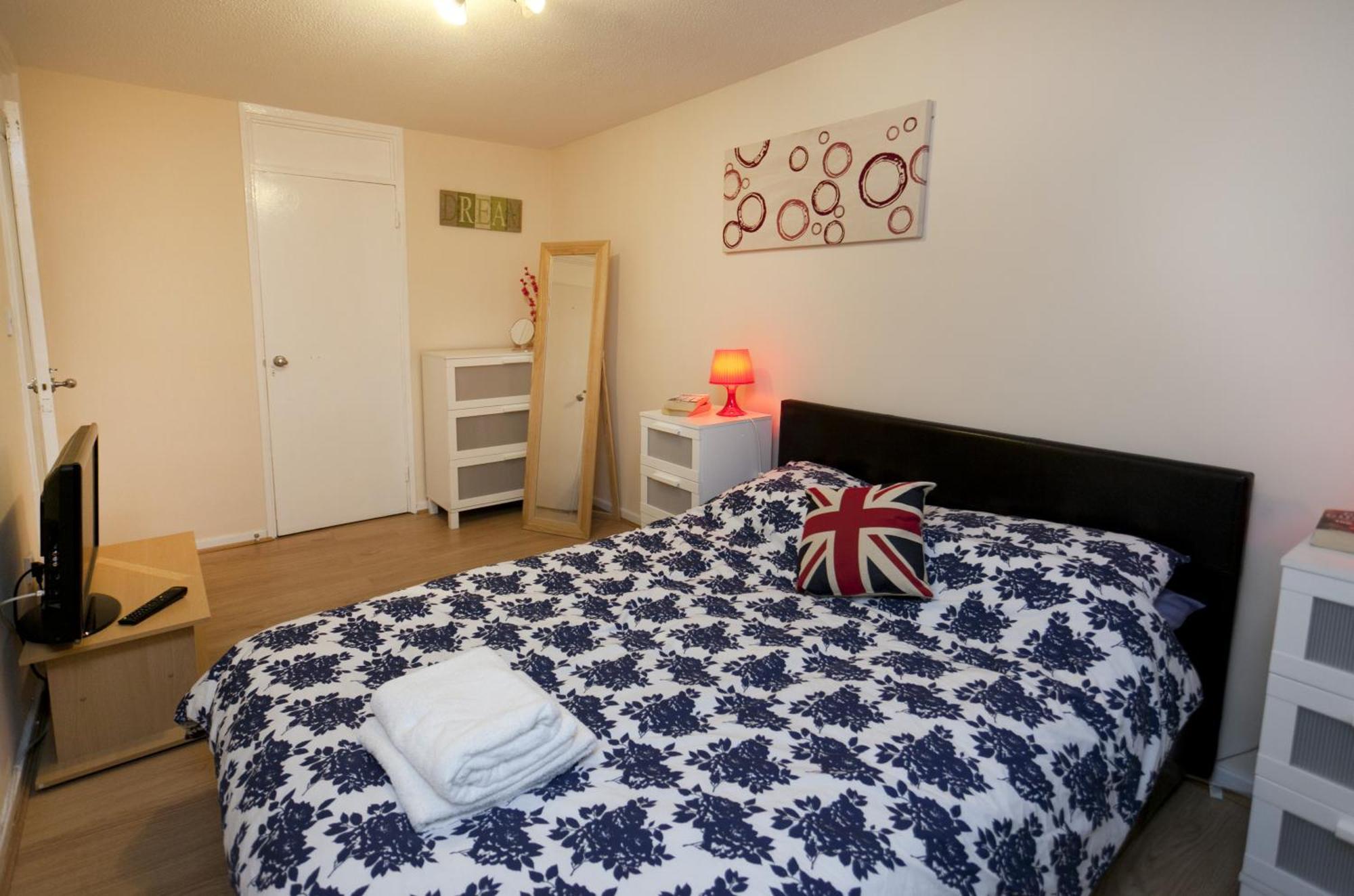 Foresters Inn Contractors Own Apartment - City Centre By Victoria Centre Shopping Centre - Your Own 7 Double Bedrooms Private Apartment With 3 Bathrooms And Snooker Room - Full Kitchen - Outdoor Parking For Cars Or Vans At Five Pounds A Day Nottingham Chambre photo