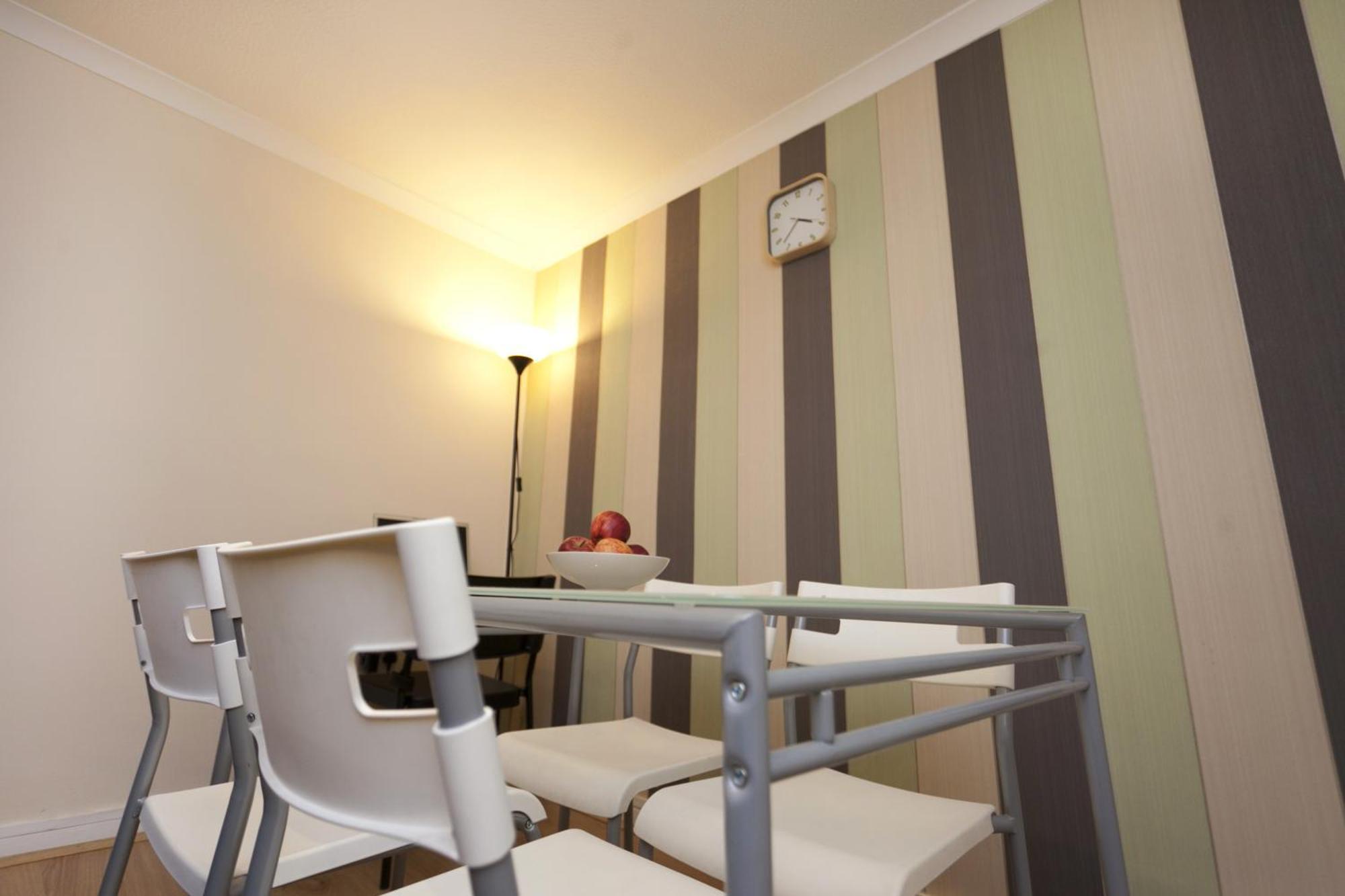 Foresters Inn Contractors Own Apartment - City Centre By Victoria Centre Shopping Centre - Your Own 7 Double Bedrooms Private Apartment With 3 Bathrooms And Snooker Room - Full Kitchen - Outdoor Parking For Cars Or Vans At Five Pounds A Day Nottingham Chambre photo