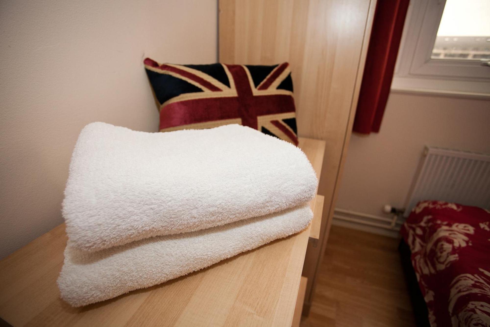 Foresters Inn Contractors Own Apartment - City Centre By Victoria Centre Shopping Centre - Your Own 7 Double Bedrooms Private Apartment With 3 Bathrooms And Snooker Room - Full Kitchen - Outdoor Parking For Cars Or Vans At Five Pounds A Day Nottingham Chambre photo