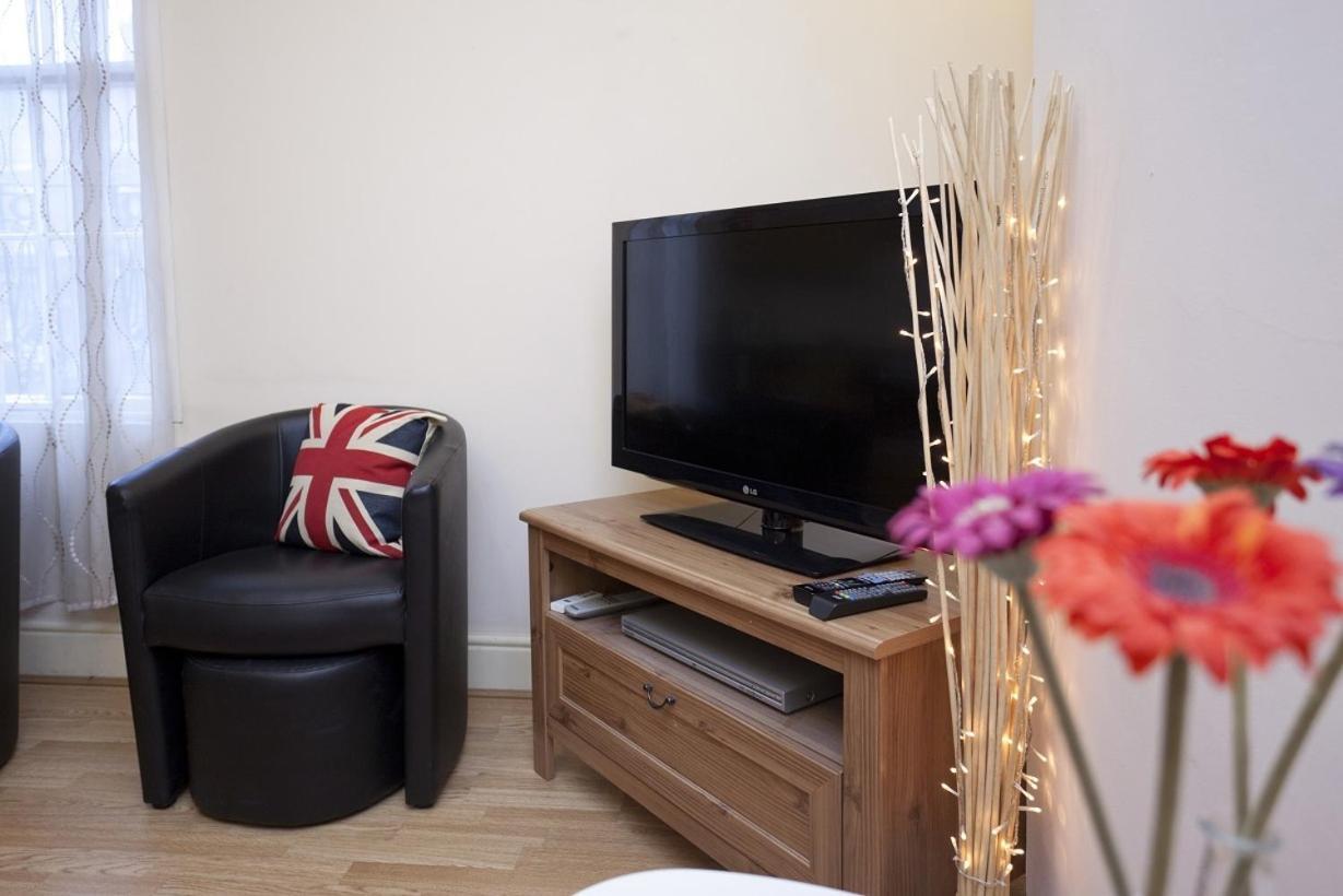 Foresters Inn Contractors Own Apartment - City Centre By Victoria Centre Shopping Centre - Your Own 7 Double Bedrooms Private Apartment With 3 Bathrooms And Snooker Room - Full Kitchen - Outdoor Parking For Cars Or Vans At Five Pounds A Day Nottingham Chambre photo