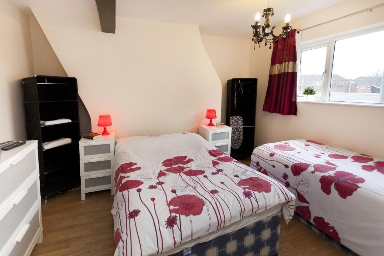 Foresters Inn Contractors Own Apartment - City Centre By Victoria Centre Shopping Centre - Your Own 7 Double Bedrooms Private Apartment With 3 Bathrooms And Snooker Room - Full Kitchen - Outdoor Parking For Cars Or Vans At Five Pounds A Day Nottingham Chambre photo