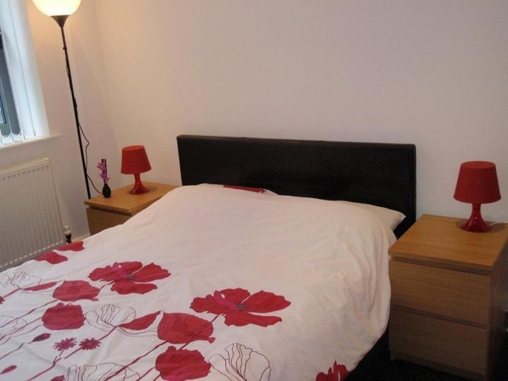 Foresters Inn Contractors Own Apartment - City Centre By Victoria Centre Shopping Centre - Your Own 7 Double Bedrooms Private Apartment With 3 Bathrooms And Snooker Room - Full Kitchen - Outdoor Parking For Cars Or Vans At Five Pounds A Day Nottingham Chambre photo