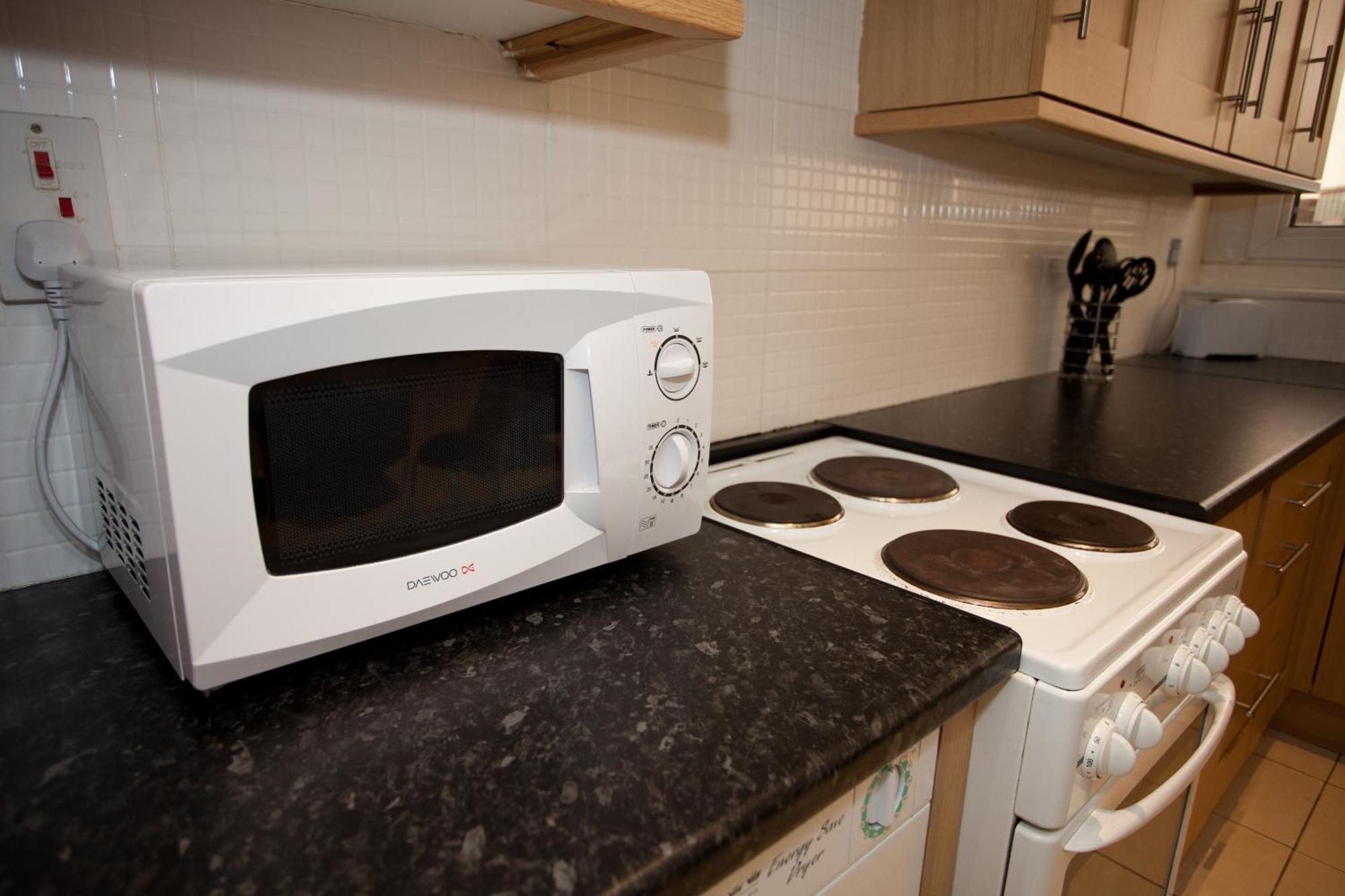 Foresters Inn Contractors Own Apartment - City Centre By Victoria Centre Shopping Centre - Your Own 7 Double Bedrooms Private Apartment With 3 Bathrooms And Snooker Room - Full Kitchen - Outdoor Parking For Cars Or Vans At Five Pounds A Day Nottingham Chambre photo