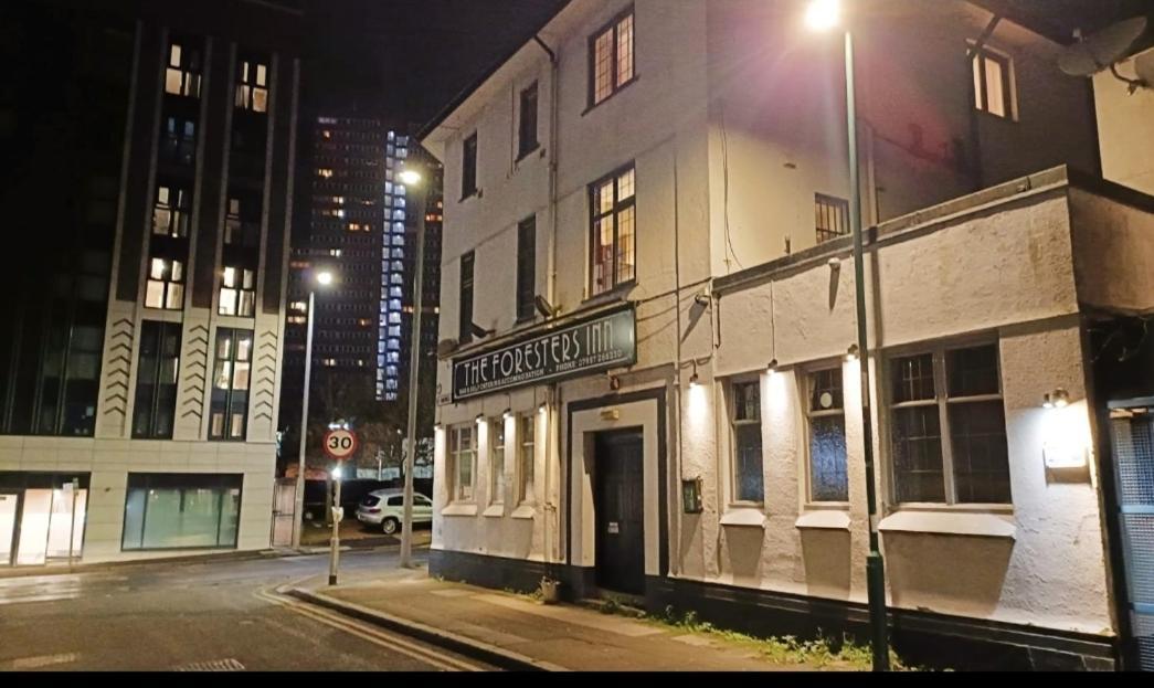 Foresters Inn Contractors Own Apartment - City Centre By Victoria Centre Shopping Centre - Your Own 7 Double Bedrooms Private Apartment With 3 Bathrooms And Snooker Room - Full Kitchen - Outdoor Parking For Cars Or Vans At Five Pounds A Day Nottingham Extérieur photo
