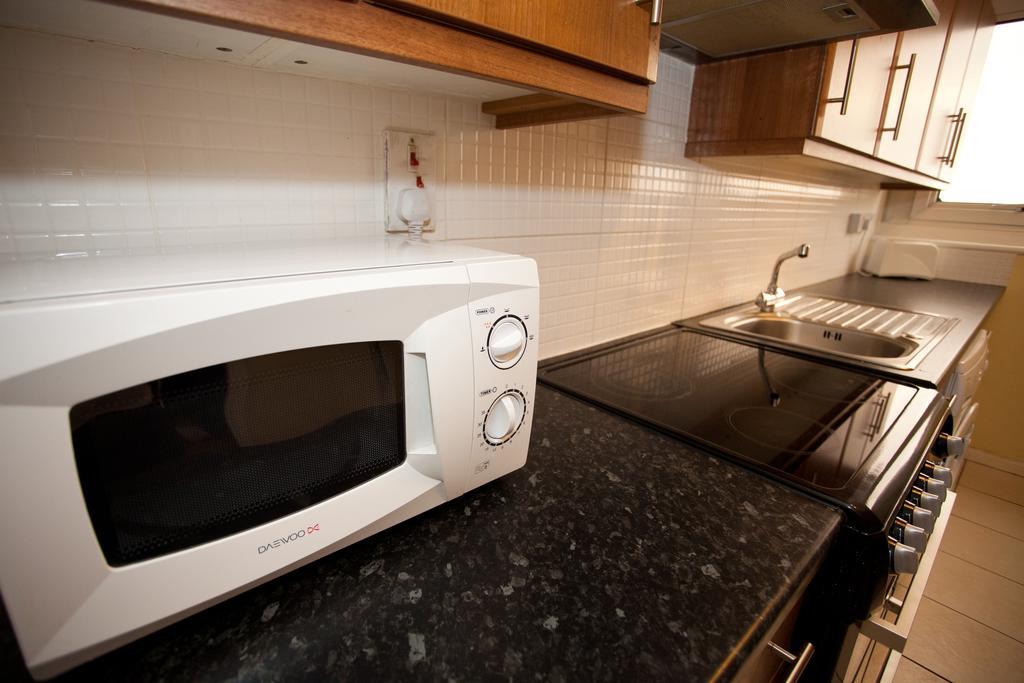 Foresters Inn Contractors Own Apartment - City Centre By Victoria Centre Shopping Centre - Your Own 7 Double Bedrooms Private Apartment With 3 Bathrooms And Snooker Room - Full Kitchen - Outdoor Parking For Cars Or Vans At Five Pounds A Day Nottingham Chambre photo